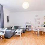 Helle Wohnung In Top-Lage, Hasselbachplatz - Altstadt, W-Lan, 4 Schlafplaetze